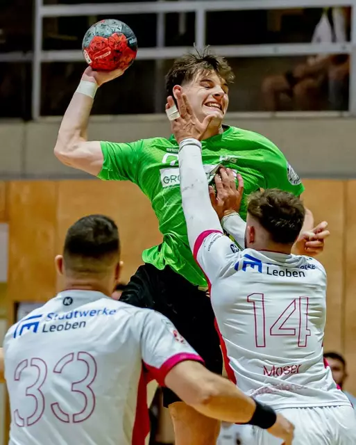 Paul Hinterreiter (grüne Dress) wechselt von HIB Graz zur Sportunion Leoben. | Foto: Sportunion Leoben