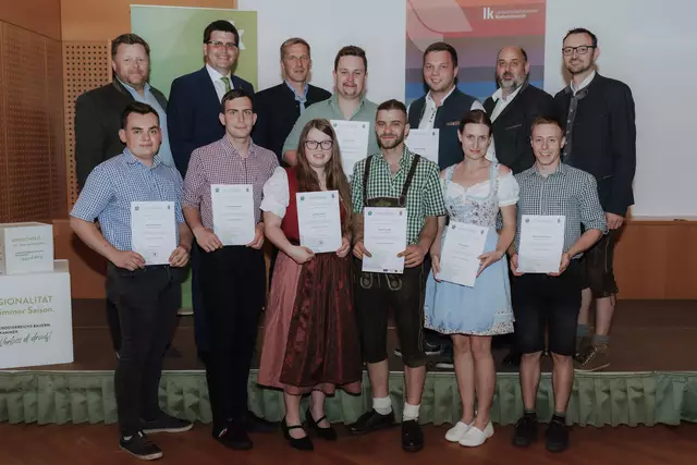 Die Teilnehmerinnen und Teilnehmer aus dem Bezirk Waidhofen an der Thaya mit ihren Urkunden. | Foto: LK NÖ/Sophie Balber