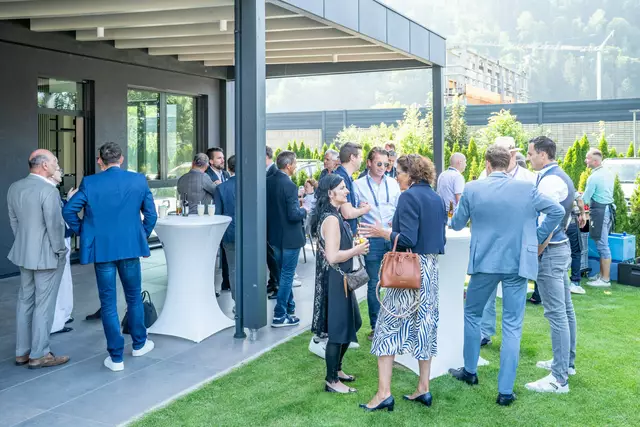 Geselliges Get-together auf der Terrasse der Transportex GmbH. | Foto: O&K Kommunikation/Pircher