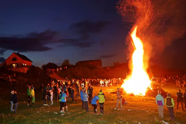 Auch am Feuerkogel wird es am 21. Juni ein großes Sonnwendfeuer geben. | Foto: Hörmandinger