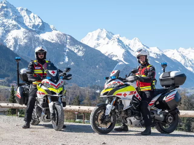 Die Versorgungssicherheit war laut Rotem Kreuz Tirol nicht in Gefahr. Im Fall von Staus kann zB die Motorradstaffel ausrücken, die nicht nur wendig, sondern auch voll ausgestattet ist. | Foto: zeitungsfoto.at