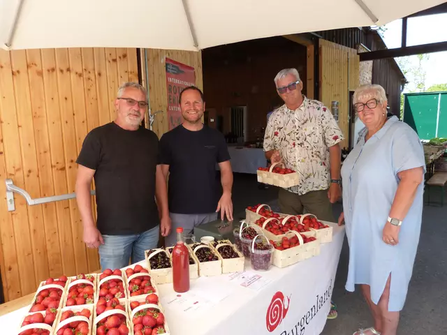 Ob frische Kirschen, Erdbeeren oder Erdbeernektar - der Obstbau Prokop aus Wiesen hatte alles dabei!