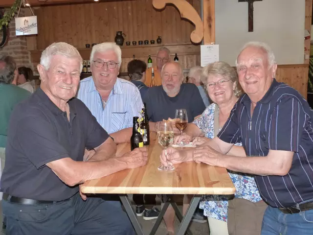 Auf einen schönen Samstag-Vormittag wurde feierlich angestoßen!