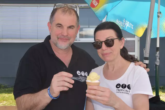 Erfrischendes Eis gab es von Markus Zlatnik und Irene Jandl. | Foto: Michael Strini