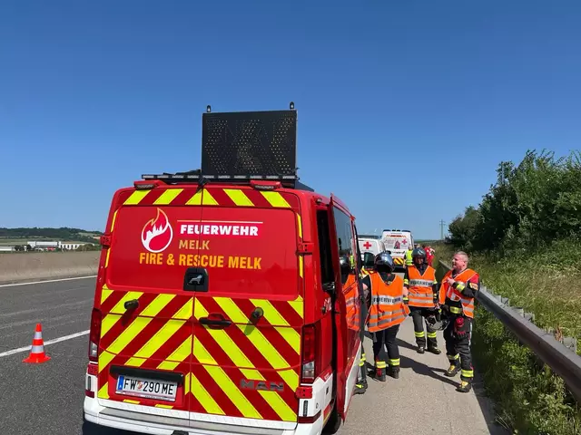 Die FF Melk auf der A1 im Einsatz. | Foto: DOKU NÖ