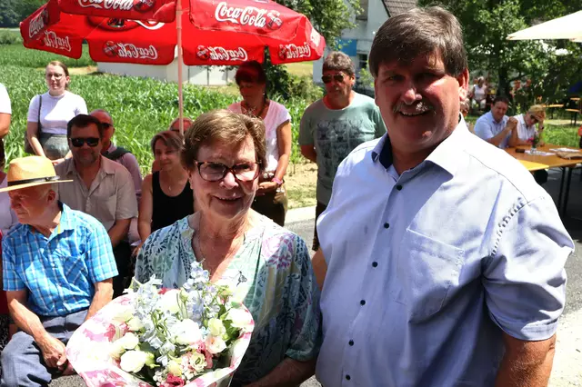 Für die gute Fee Rosi Steinscherer gab es Blümchen | Foto: Gerhard Langmann