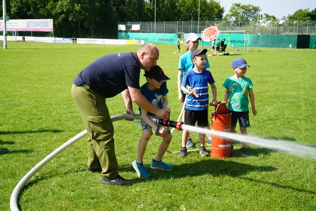 Große Begeisterung herrschte am Strahlrohr der FF Mönchhof | Foto: Andrea Glatzer