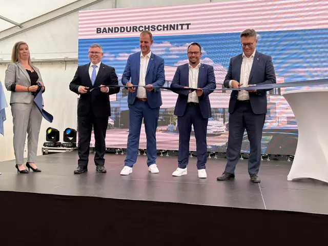 Ludwig Schleritzko, Stefan Koloszar, Marco Sodomka und Matthias Zauner durchschnitten das Eröffnungsband. | Foto: Zezula