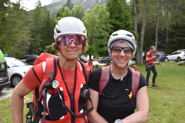 Zwei von noch ganz wenigen Damen bei den Wipptaler Bergrettern sind Kathrin Puelacher (l.) und Ludmilla Hilber (r.) | Foto: Kainz