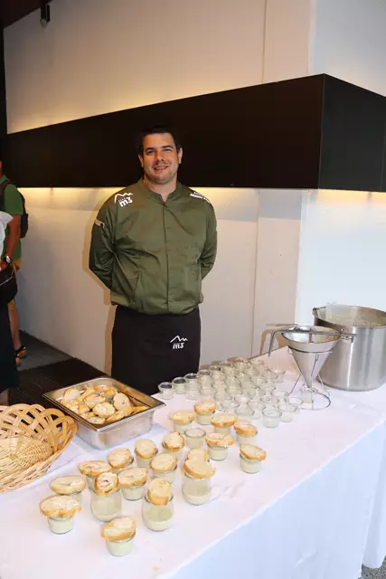 Schon beim Eingang war das Motto des Abends ersichtlich. Beim Eingang wurden die Gäste mit einer leckeren Suppe überrascht.  | Foto: Elisabeth Zangerl