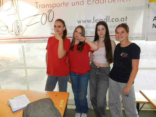 Anna Brandstetter, Chesina  Franke, Laura Szabo
Waren die ganze Zeit beschäftig mit den Servieren | Foto: Heribert Punz
