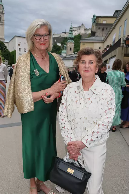 Salzburger Pfingstfestspiele 2025 Premiere der Oper Hotel Metamorphosis im Haus für Mozart Im Bild die frühere Festspielpräsidentin Helga Rabl Stadler und die frühere österreichische Ministerin Ursula Plassnik (in grün)  | Foto: Franz Neumayer