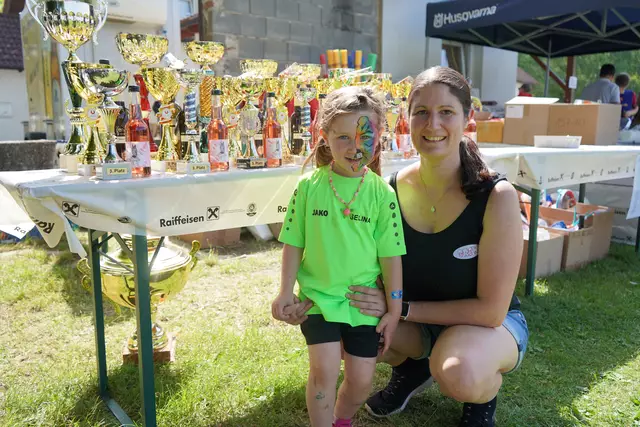 Beim Fit-for-Kids-Familienfest in Mönchhof: Union Turnverein Obfrau Lisa Haubenwallner mit ihrer kleinen Selina | Foto: Andrea Glatzer