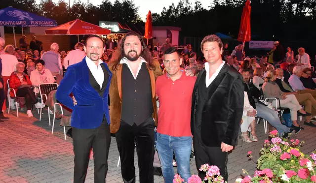 "Die Jungen Tenöre" mit Christoph Gahr in der Sommerszene