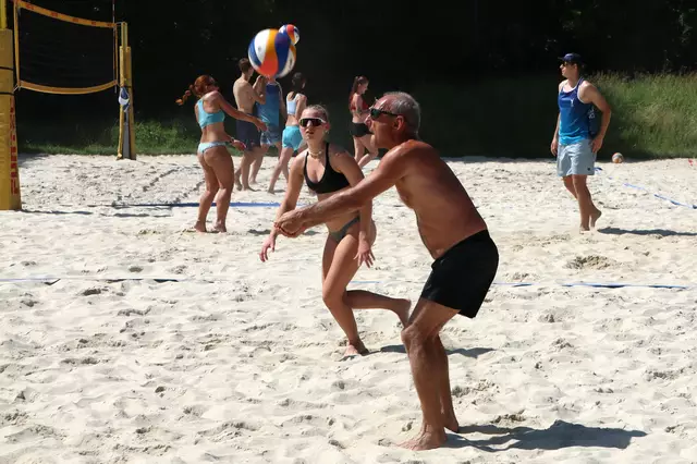 Hier war die Unterlage der Beachvolleyballplatz | Foto: Gerhard Langmann