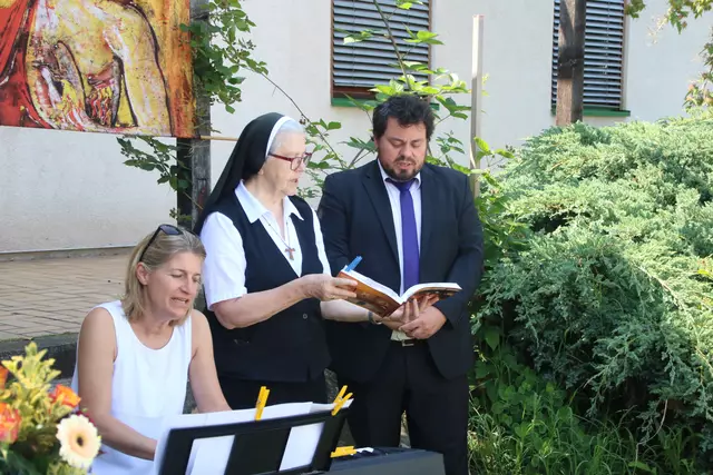 Andacht im Garten der WiSo.