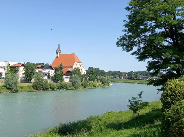 Kirche von Laufen  | Foto: H.Bachinger 