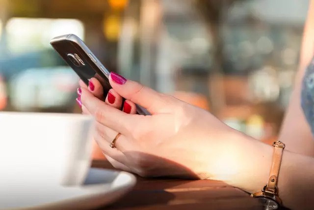 Ein Netzwerk digitaler Gruppierungen versucht, Minderjährige dazu zu bringen, Nacktfotos zu schicken und diese damit zu erpressen. Mit dem erpressten Material werden Opfer unter Druck gesetzt, weitere Straftaten zu begehen. (Symbolbild) | Foto: Pixabay 