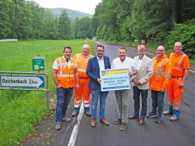 Johannes Ponweiser (Leiter-Stv. der Straßenmeisterei Aspang), Franz Waldherr (Straßenmeisterei Aspang), LAbg. Philipp Gerstenmayer (i.V. LH-Stv. Udo Landbauer), Manfred Grundtner (Bgm. von Hollenthon), DI Klaus Längauer (Leiter der NÖ Straßenbauabteilung Wr. Neustadt), Rupert Erlach (Leiter der Straßenmeisterei Aspang), Robert Handler (Straßenmeisterei Aspang). | Foto: NÖ STD