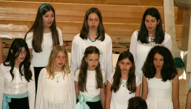 Junge Stimmen erfüllen die Stadtpfarrkirche mit Wohlklang. | Foto: Anna Kaufmann