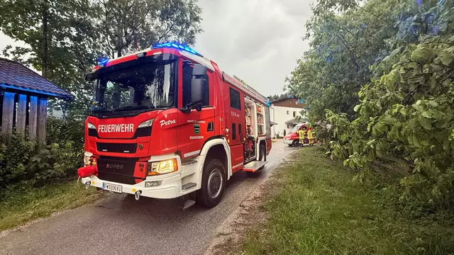 Tirols Feuerwehren waren nach dem Unwetter bei zahlreichen Einsätzen gefordert. | Foto: zoom.tirol