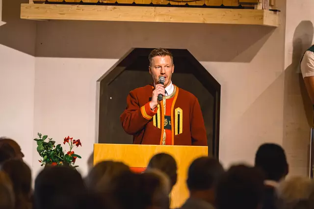 Obmann der MK Matrei Bernhard Peer bei seiner Ansprache | Foto: Pernsteiner