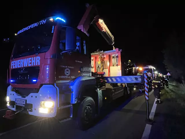 Um 02:45 Uhr konnten die Einsatzkräfte der Feuerwehr Waidhofen/Thaya wieder einrücken. | Foto: FF Waidhofen/Thaya