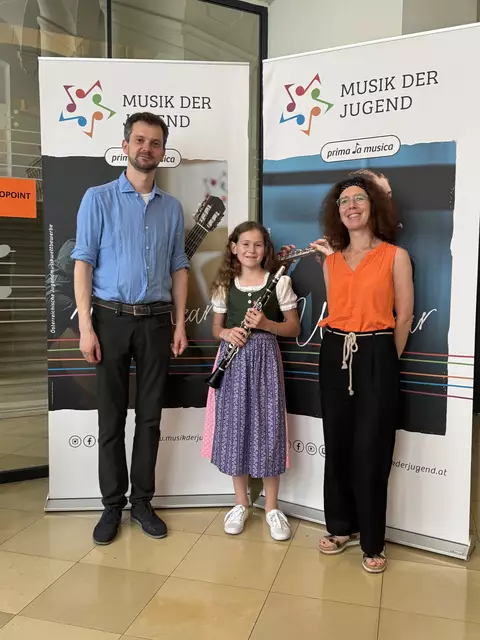 Bettina Englbrecht mit Manfred Stimez und Birgit Kain. | Foto: Brugger
