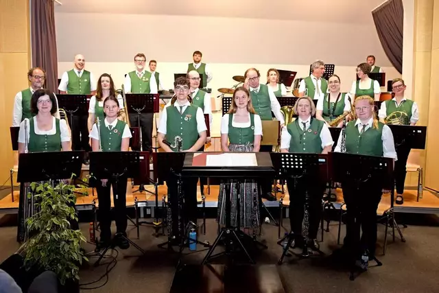 Mit dem „Wunschkonzert“ hat der Musikverein Pölla eindrucksvoll gezeigt, wie lebendig und publikumsnah Blasmusik sein kann. Ein Abend voller Überraschungen, Emotionen und musikalischer Qualität, der Lust auf mehr macht. | Foto: Leopold Hollensteiner