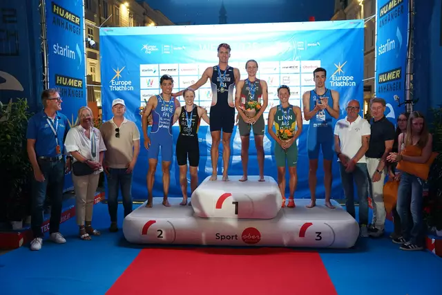 Die glücklichen Gewinnerinnen und Gewinner des diesjährigen starlim City Triathlon Festiwels powerd by Humer. | Foto: Gierlinger Sport Services