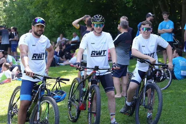 Sport machen mit den Kollegen steht hier im Vordergrund.  | Foto: Stefan Schubert