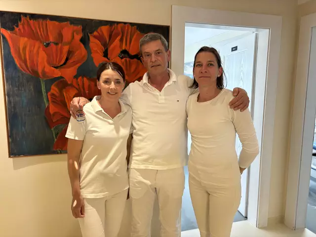 Zahnarzt Paul Nagele (Mitte) mit seinen zahnärztlichen Assistentinnen Monika Fritzl und Lisa Karner | Foto: RegionalMedien