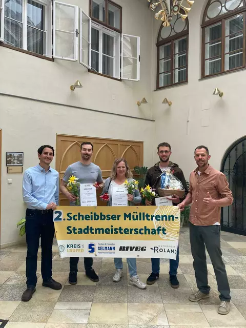 Zweite "Mülltrenn-Stadtmeisterschaft": David Pöcksteiner mit Jakob Prüller, Vroni Pruckner, Simon Thomasberger und Lukas Holzer in Scheibbs | Foto: Kreisläufer