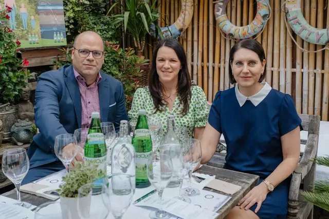 Waldquelle Mineralwasser Geschäftsführer Vítězslav Staněk und Marketingleiterin Dagmar Habeler luden zum Tasting mit Wassersommelière Gerlinde Mock. | Foto: Laura Jagoschütz
