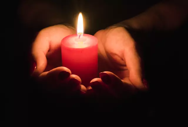 Der Frau habe jedoch nicht mehr geholfen werden können - sie verstarb vor Ort. (Symbolfoto) | Foto: stock.adobe.com/at/tasha