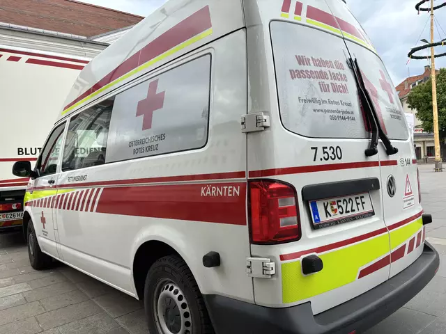 Er wurde nach Erstversorgung durch Sanitäter des Roten Kreuzes ins Krankenhaus Spittal/Drau verbracht (Symbolfoto) | Foto: MeinBezirk.at