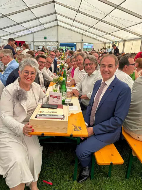 Bgm.in Ulrike Kitzinger, GVV Präsident Bgm. Erich Trummer, Alt-Landeshauptmann Hans Niessl, OSG-Geschäftsführer Alfred Kollar, Herbert Wagner, Bgm.in Claudia Schlager, Roland Fürst, Bgm. Gerhard Hutter und Landesrat Leonhard Schneemann | Foto: Büro LR Schneemann