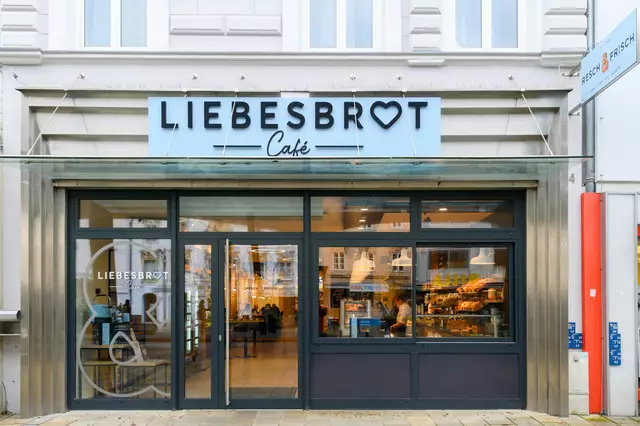 Die Resch&amp;Frisch-Filiale am Kaiser-Josef-Platz in Wels kehrt zum gemütlichen Café-Charme vergangener Tage zurück. | Foto: Resch&amp;Frisch