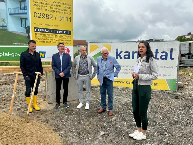 Begrüßende Worte von der Kamptal GmbH zu Beginn der Spatenstichfeier. | Foto: Markus Kahrer / MeinBezirk Horn