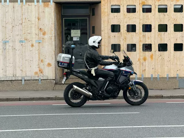 Der ukrainische Präsident Wolodymyr Selenskyj erhält anlässlich seines Staatsbesuchs einen starken Polizeischutz.  | Foto: Alexander Paulus/MeinBezirk