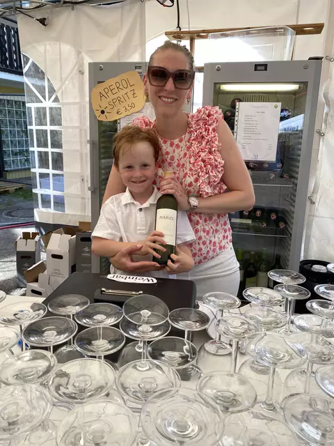 Zusammenhelfen von Klein auf