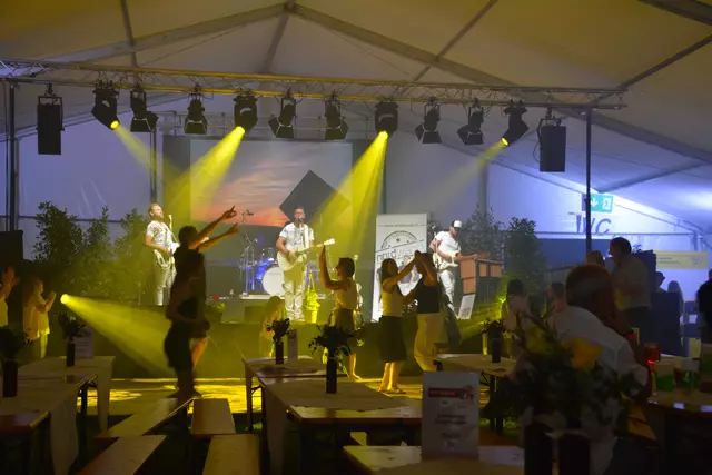 Zu später Stunde sorgte die Musikgruppe "Nordwand" für die richtige Stimmung. | Foto: Jennifer Flechl