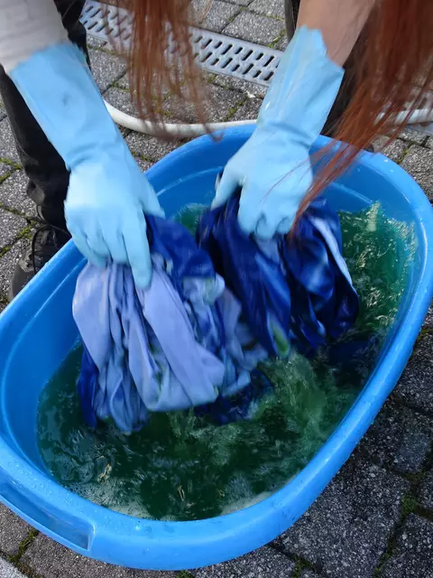 Ried  - Das Auswaschen der lichtempfindlichen Substanzen und die Fixierung des Bildes erinnert an die Tätigkeiten der Reinigungsdamen | Foto: Katrin Böhler