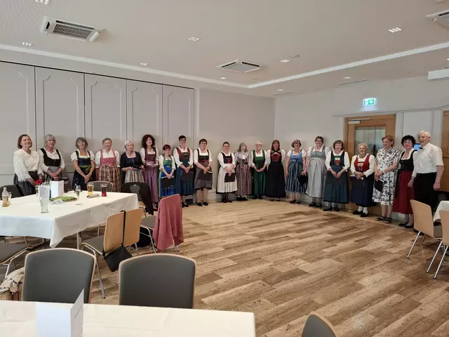 Die Besucherinnen und Besucher waren von dem Chorkonzert begeistert. | Foto: Chor Alpenklang Hall