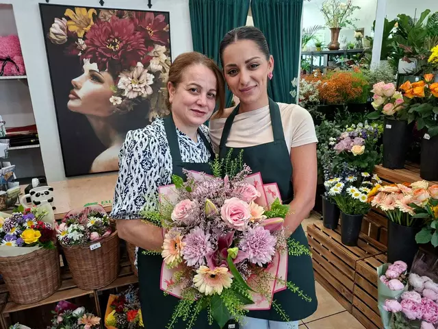 Semra Dikme (links) und Hazal Köse vom Blumenkorb in Wien-Meidling. | Foto: Michael Ellenbogen
