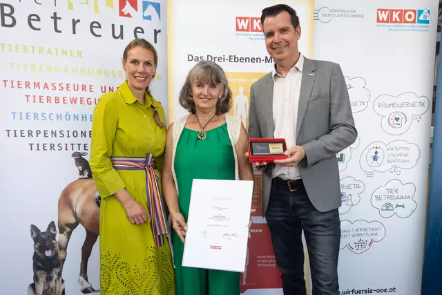 Fachgruppengeschäftsführerin Monika Nowotny, Angela Gang und Fachgruppenobmann Michael Stingeder. | Foto: Cityfoto