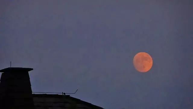 - Titelfoto 2 / 09.06.2025, 20:15 -
Am Abendhimmel des 09.06.2025 wurde es zwar schon dusig, doch ... | Foto: © Silvia Plischek