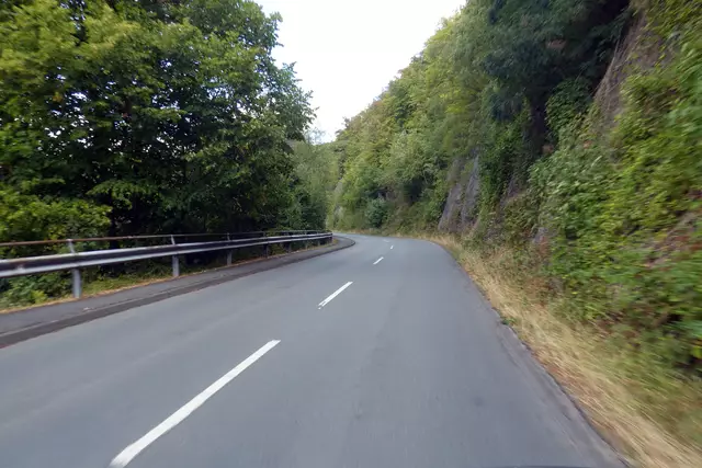 In Maria-Wörth, kam ein Pkw von der Fahrbahn ab und touchierte eine Leitschiene, was zum Überschlagen des Fahrzeugs führte. (Symbolfoto)  | Foto: stock.adobe.com/at/Michael Rogner 