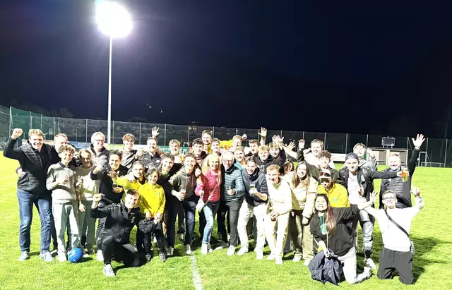 Freude bei den Kitzbühel Juniors bereits beim Spiel gegen Tux, als auch Peter Stöger (Mi.) mitjubelte. | Foto: as-sportphotography