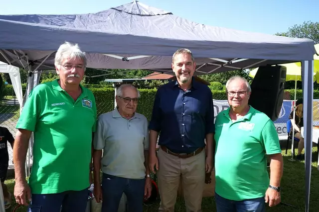 (v.l.n.r.) Obmann Reinhard Schörkhuber, E-Obmann Franz Steinparzer, Stadtrat Christian Baumgarten und 
Obmann Stv. Wolfgang Ondrus.
